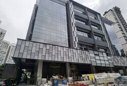 Space 18 (D12), Warehouse #561137771